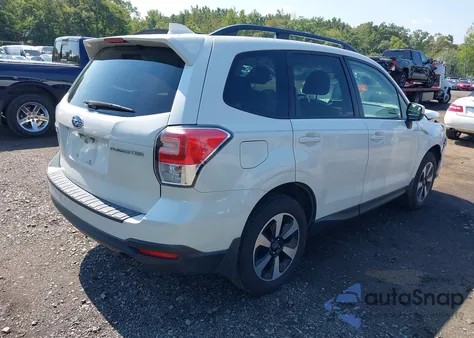 2018 Subaru Forester 2.5I Premium z USA, uszkodzony, nr VIN JF2SJAEC8JH453897